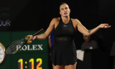 Разгромом завершился матч Соболенко — Швёнтек за финал Итогового турнира WTA