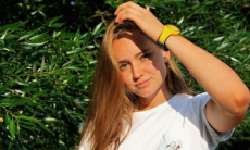 В сети появилось пляжное фото Елены Рыбакиной