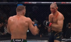 Главный бой турнира UFC 297 за титул закончился поражением чемпиона. Видео