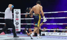 Нокаутом закончился бой за титул чемпиона мира по боксу. Видео
