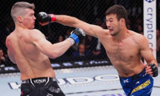 «Было ощущение, будто он пытается сломать мне челюсть». Топовый боец UFC вспомнил бой с Шавкатом Рахмоновым