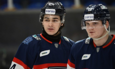 Клуб КХЛ с казахстанским хоккеистом проиграл пятый матч подряд