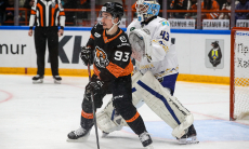 Два хоккеиста «Барыса» признаны звездами проигранного матча КХЛ против «Амура»