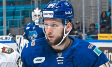 Защитник «Барыса» отметился солидным юбилеем в КХЛ