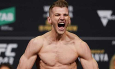 «Никто не хочет драться с ним». Топовый боец UFC бросил вызов уроженцу Казахстана