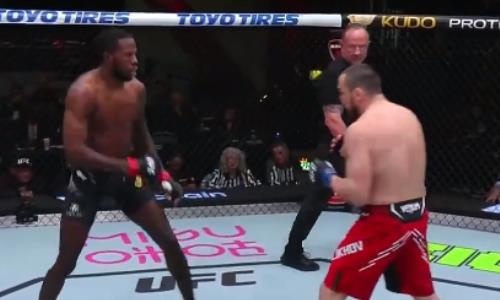 Российский боец улетел в тяжелый нокаут на турнире UFC. Видео