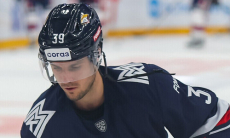 «Повезло, что я легко отделался». Хоккеист клуба КХЛ вспомнил о жестком столкновении с игроком «Барыса»