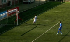 Казахстанского вратаря «выкинули» из команды после курьезного гола