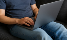 Почему нельзя держать ноутбук на коленях — мало кто знает об этом