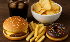 Эти продукты надо убрать из рациона, чтобы улучшить состояние кишечника