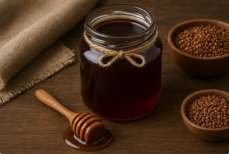 Этот мёд считается самым полезным. Он не меняет своих свойств даже после стерилизации