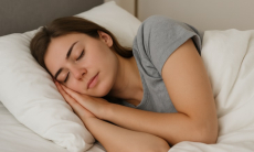 Сон на каком боку уменьшает храп и изжогу — ответ невролога