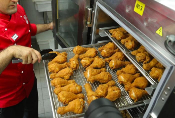 Названы неожиданные последствия употребления картофеля фри и жареной курицы