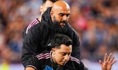 Телохранитель Лионеля Месси не успел его «защитить». Видео