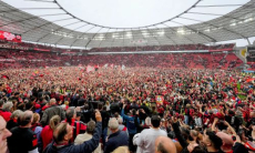 Безумие на стадионе «Байера» после чемпионского матча попало на видео