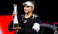 Елена Рыбакина приблизилась к сильнейшей теннисистке мира