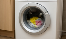 Почему нельзя запускать стиралку два раза подряд — вот сколько времени должно пройти между стирками