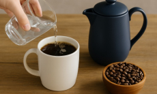 Стало известно, почему нельзя разбавлять горячий кофе холодной водой