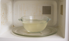 Как отмыть микроволновку от жира — самый простой способ