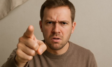 Названы популярные слова и фразы, которые выдают глупых людей