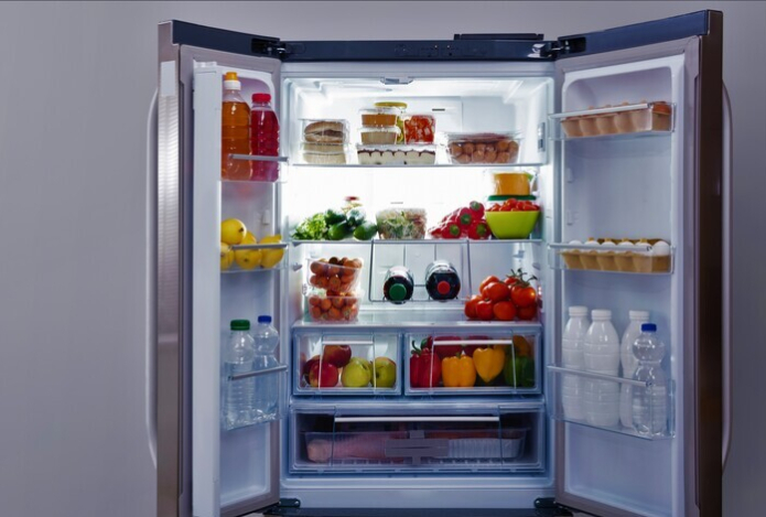 Диетолог предостерегла от одной ошибки при использовании холодильника