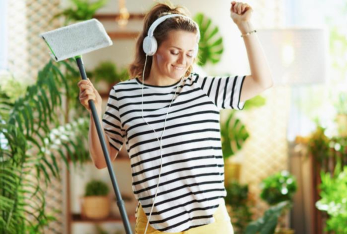 Уборка в квартире — как правильно мыть полы, чтобы не угробить здоровье