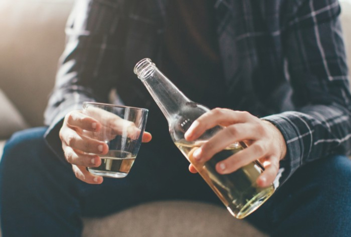 Мужчин предупредили «женскими» последствиями употребления алкоголя