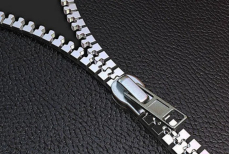 Названы способы легко починить застежку-молнию на одежде