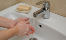 Какой водой лучше мыть руки — холодной или горячей. Заблуждается каждый второй