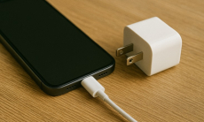 Названа распространенная ошибка при зарядке смартфона, грозящая опасными последствиями