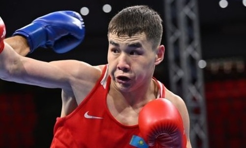 Казахстанский боксер выиграл третий бой в отборе на Олимпиаду-2024