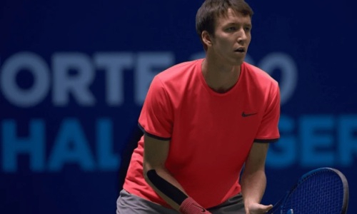 Казахстанский теннисист вышел в полуфинал турнира в Тунисе