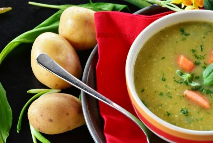 Врачи назвали самый полезный суп — содержит витамины группы А, В, С. Наполнен железом, медью, калием и натрием