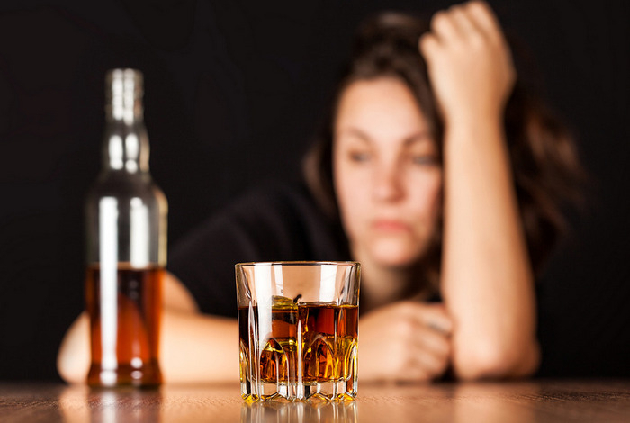 Названы три возраста, когда алкоголь наиболее опасен для человека