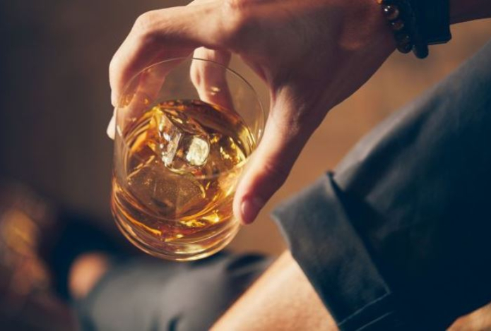 Этот алкоголь очень опасен — может обвалить сахар в крови до критического уровня