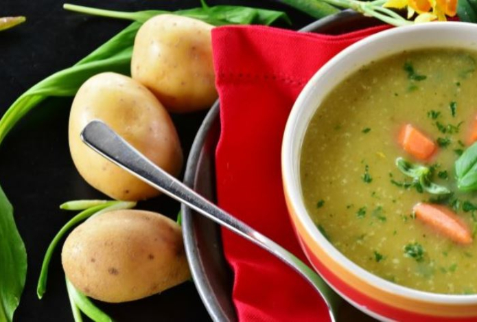 Врачи назвали самый полезный суп — содержит витамины группы А, В, С. Наполнен железом, медью, калием и натрием