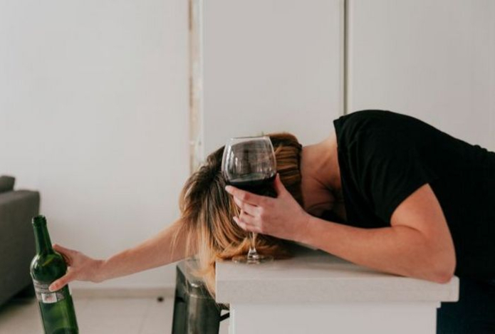 Психолог назвал три признака алкогольной зависимости — проверьте себя