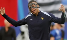 Мбаппе взбесился из-за маски на Евро-2024. Видео