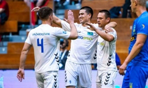 Казахстан выиграл матч чемпионата Европы по мини-футболу