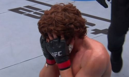 Убойным нокаутом завершился бой «Дагестанского казаха» в UFC. Видео