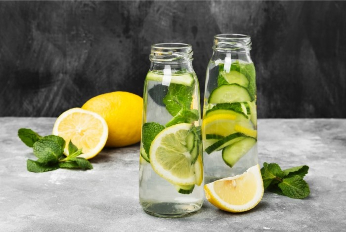 Эти три добавки для воды принесут максимальную пользу — насыщают организм витамином С и выводят токсины