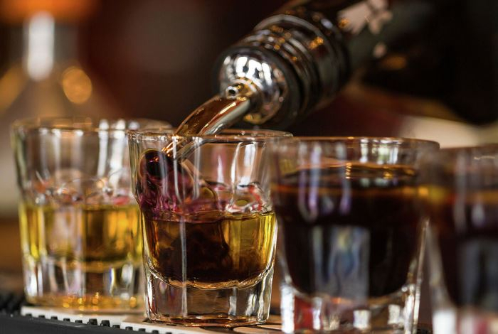Этот алкоголь может снизить сахар в крови до опасного уровня