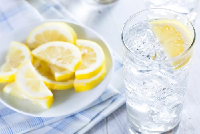 Правда ли, что нельзя регулярно пить воду с лимоном