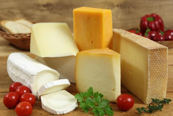 Назван сыр номер один для здоровья — в нем меньше всего насыщенных жиров. Богат на белок и кальций