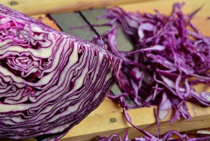 Этот салат — кладезь витаминов. Поможет предотвратить рак толстой кишки и груди, содержит магний и железо