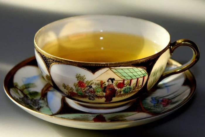 Доктор призвал пить этот чай летом — защитит от солнечных ожогов
