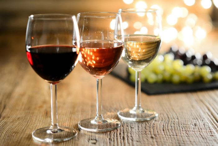 Назван самый полезный алкоголь — продлевает жизнь. Он на порядок лучше белого сухого вина — содержит еще и антиоксиданты