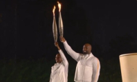 Олимпийский огонь зажгли в Париже. Видео