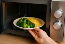 Как заставить микроволновку греть еду, а не посуду