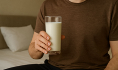 Утром натощак или перед сном? Когда лучше пить кефир — есть однозначный ответ